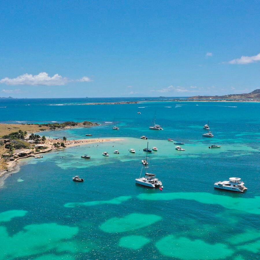 Pinel Island - Catamaran charter St Martin