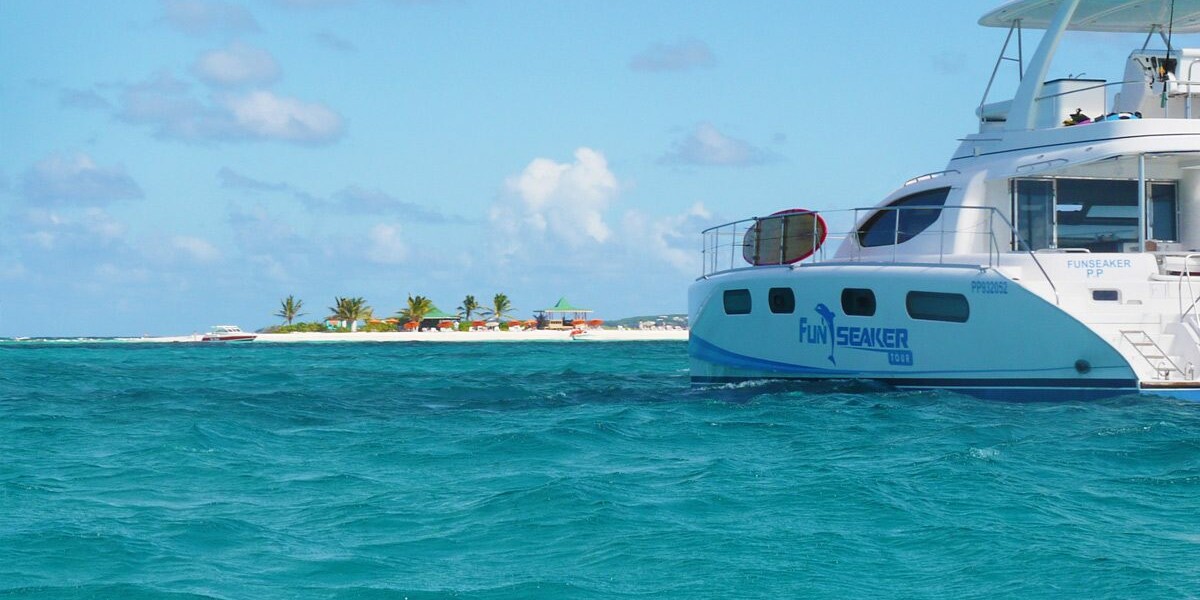 Fun seeker boat charter Sandy Island