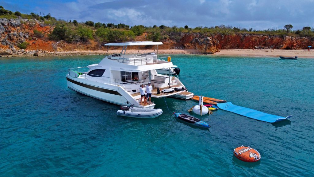 Power catamaran St Martin Charter