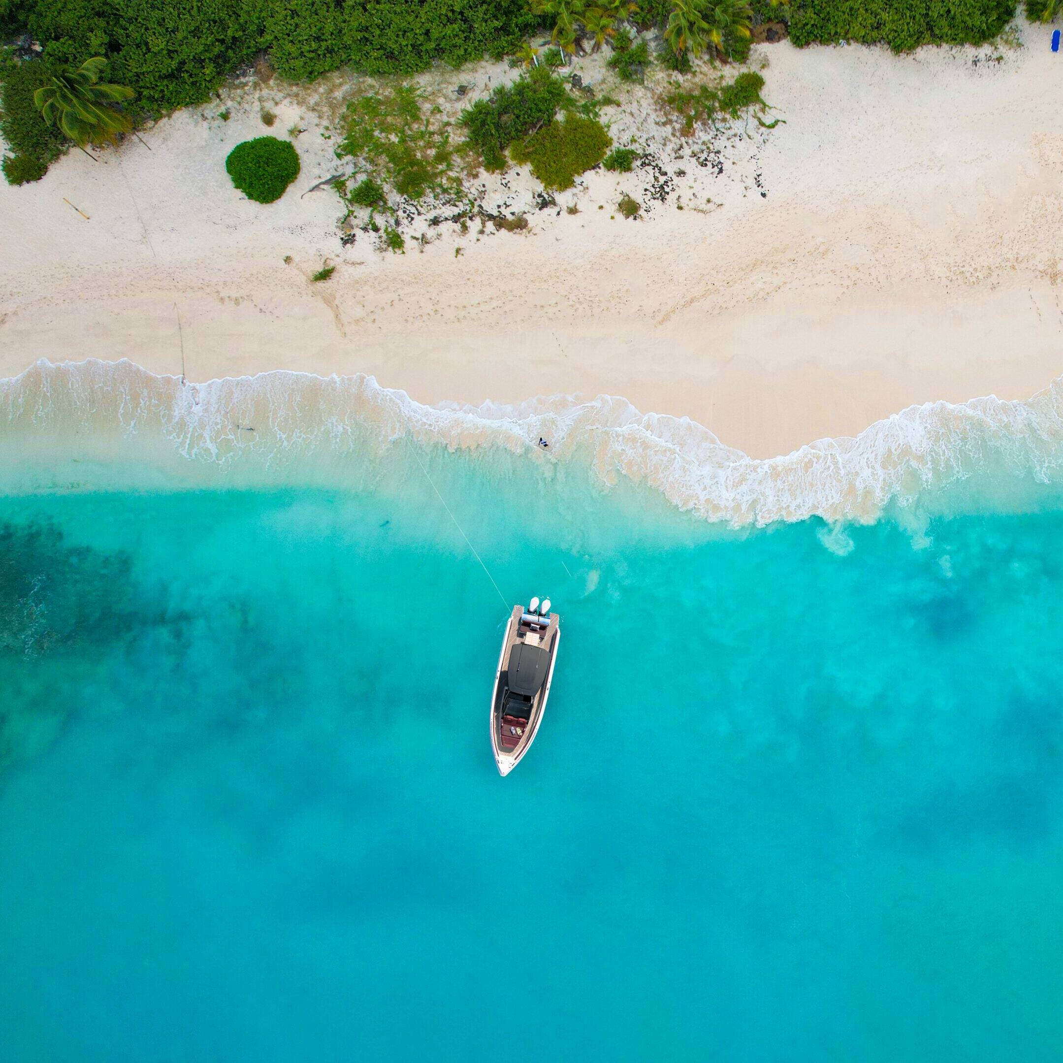 Prickly Pear Cay charter yacht