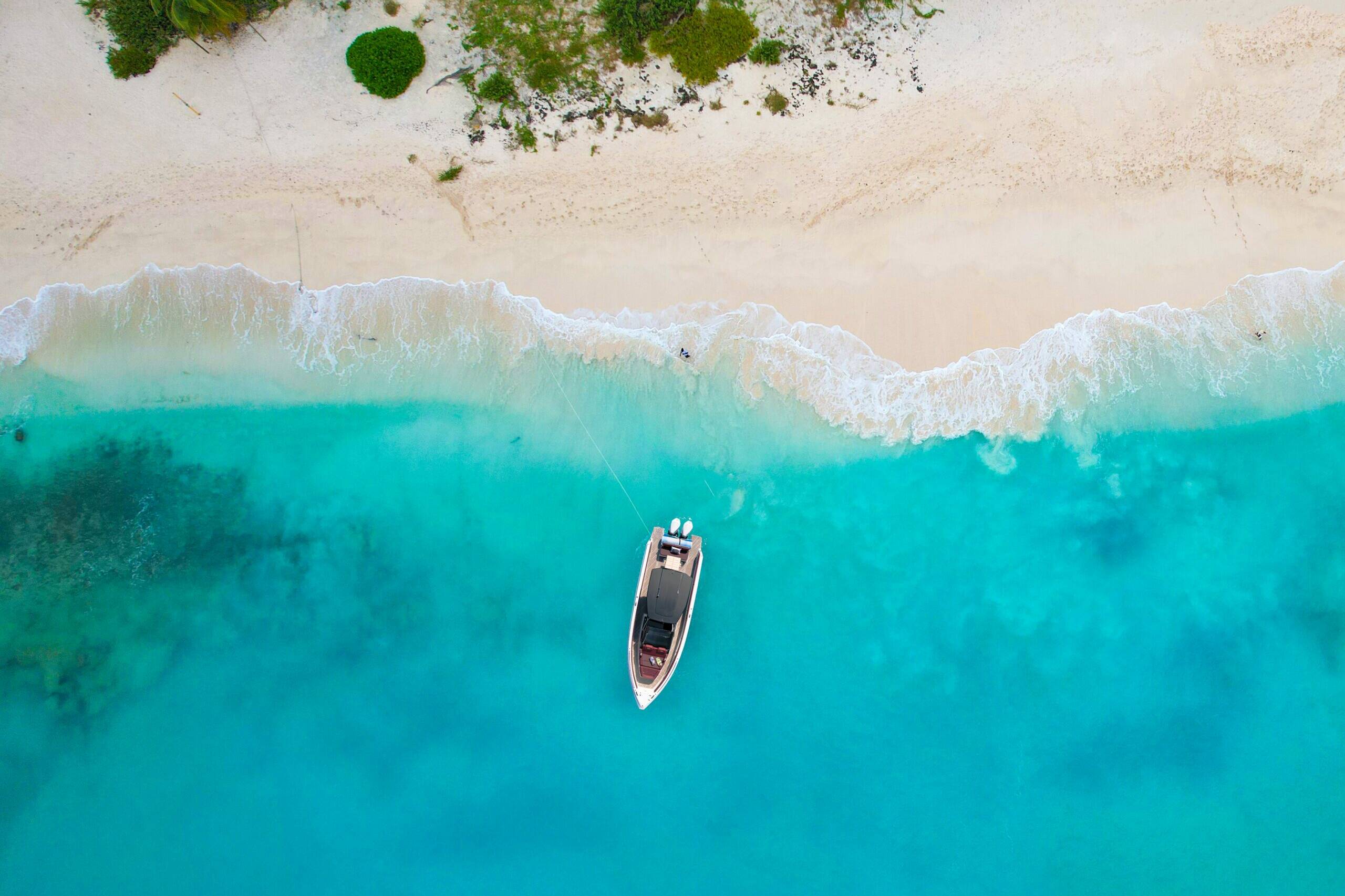 Prickly Pear Cay charter yacht